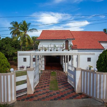 Dayanithi Guest House Jaffna Buitenkant foto