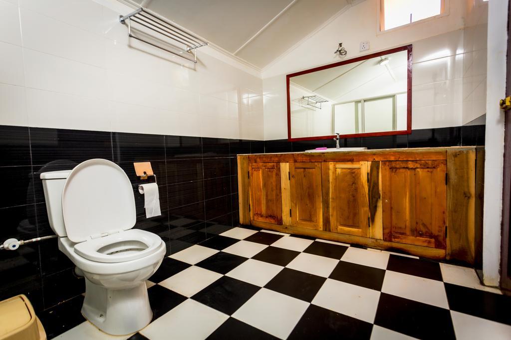 Dayanithi Guest House Jaffna Buitenkant foto
