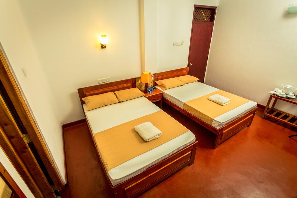 Dayanithi Guest House Jaffna Buitenkant foto