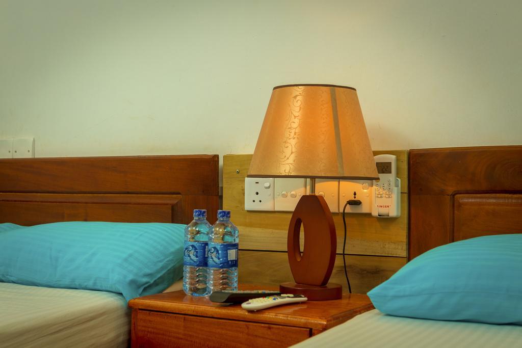 Dayanithi Guest House Jaffna Buitenkant foto