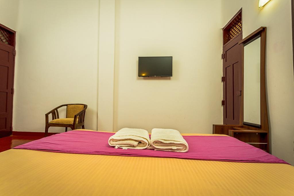 Dayanithi Guest House Jaffna Buitenkant foto
