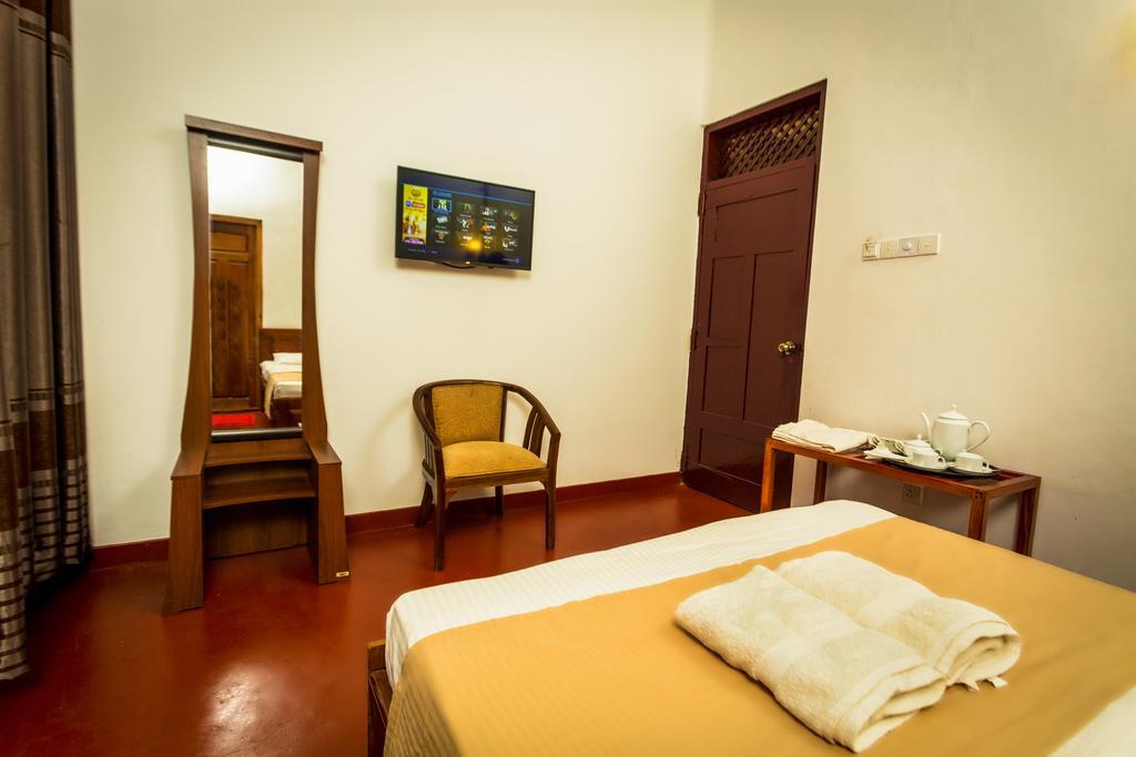 Dayanithi Guest House Jaffna Buitenkant foto