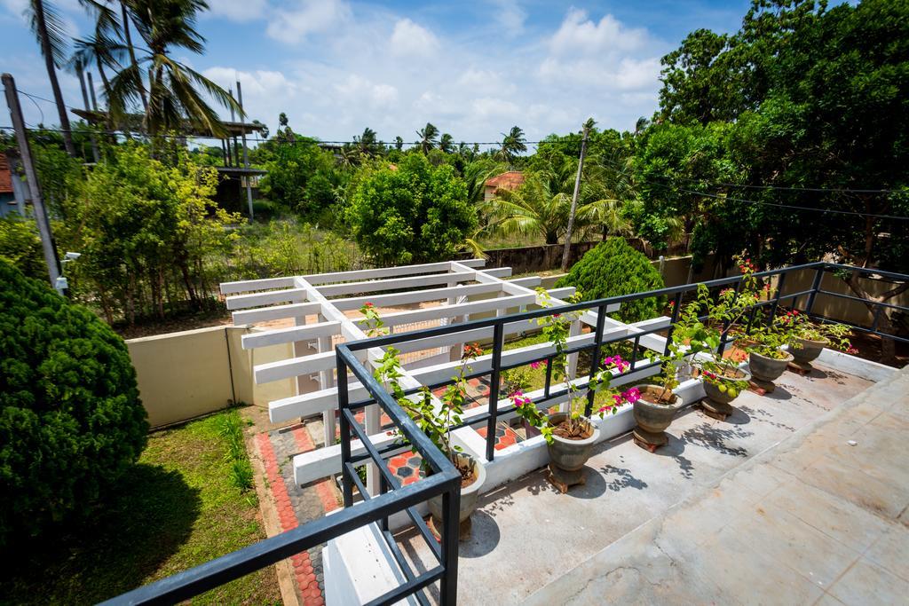 Dayanithi Guest House Jaffna Buitenkant foto
