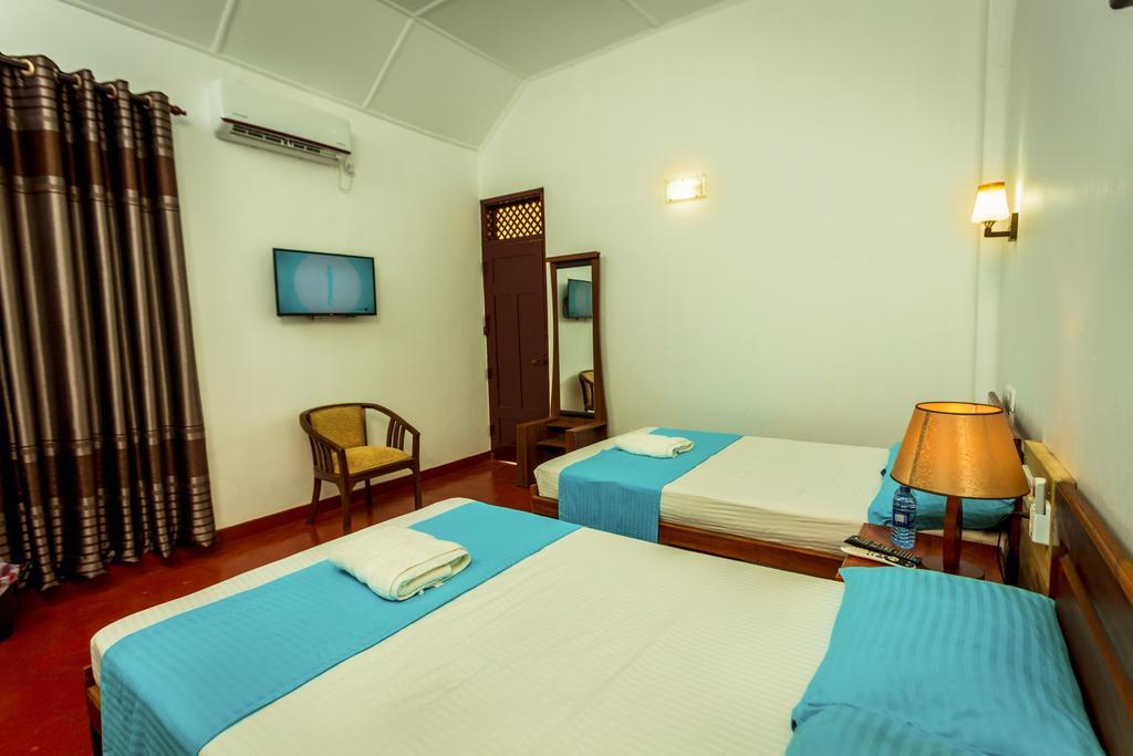 Dayanithi Guest House Jaffna Buitenkant foto