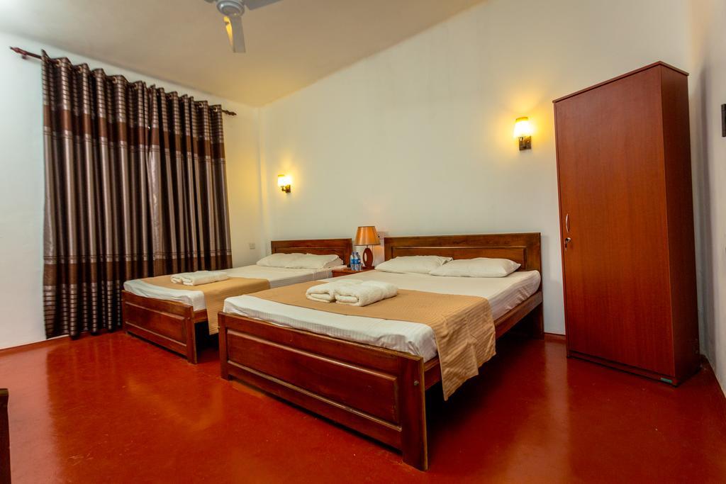 Dayanithi Guest House Jaffna Buitenkant foto