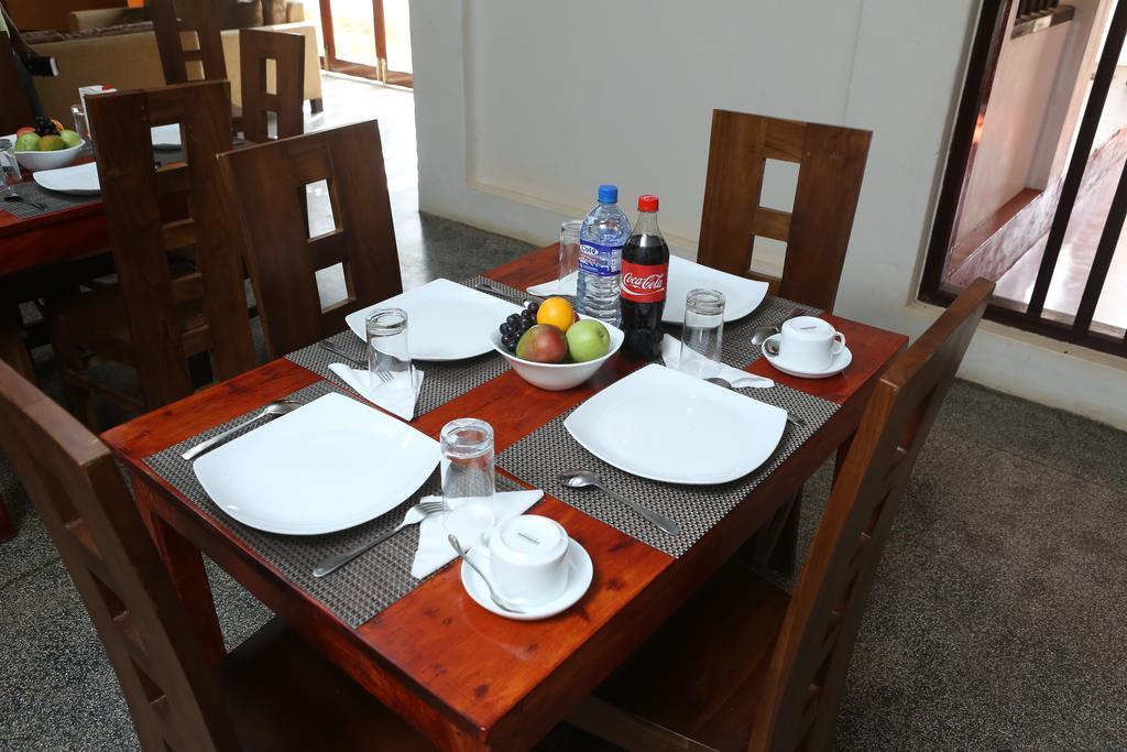 Dayanithi Guest House Jaffna Buitenkant foto