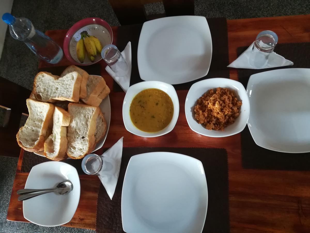 Dayanithi Guest House Jaffna Buitenkant foto