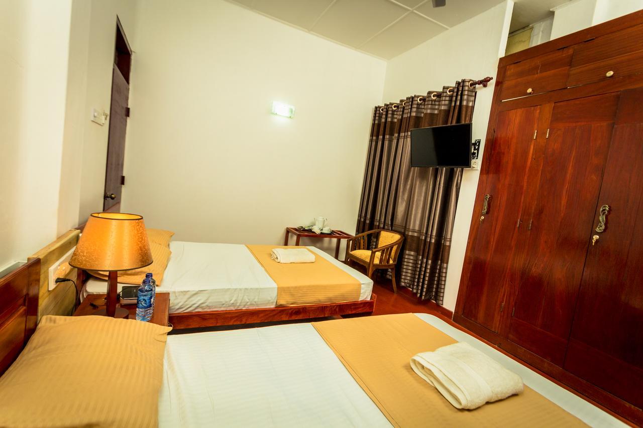 Dayanithi Guest House Jaffna Buitenkant foto