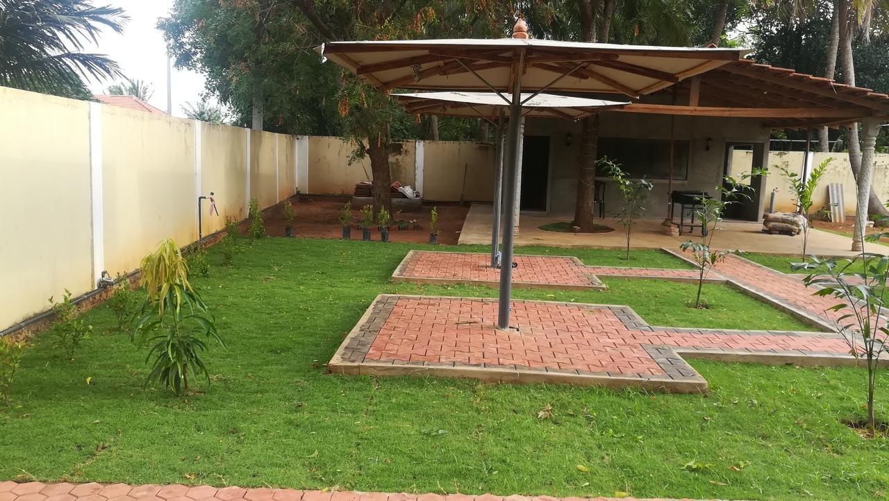 Dayanithi Guest House Jaffna Buitenkant foto