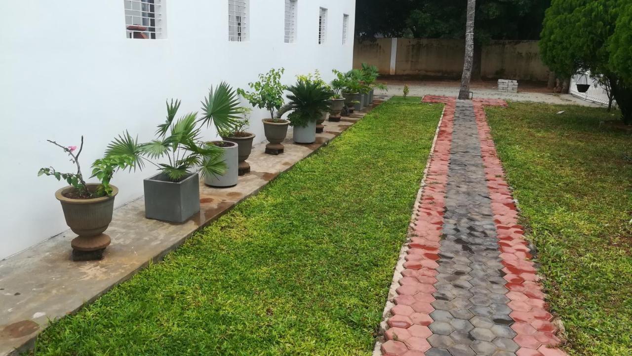 Dayanithi Guest House Jaffna Buitenkant foto